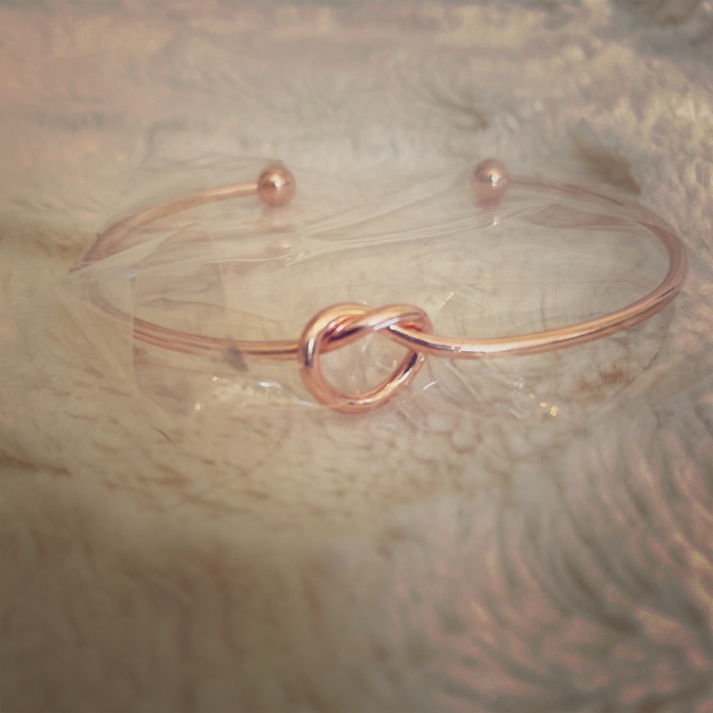 💥BRAND NEW💥 Knot Bracelet